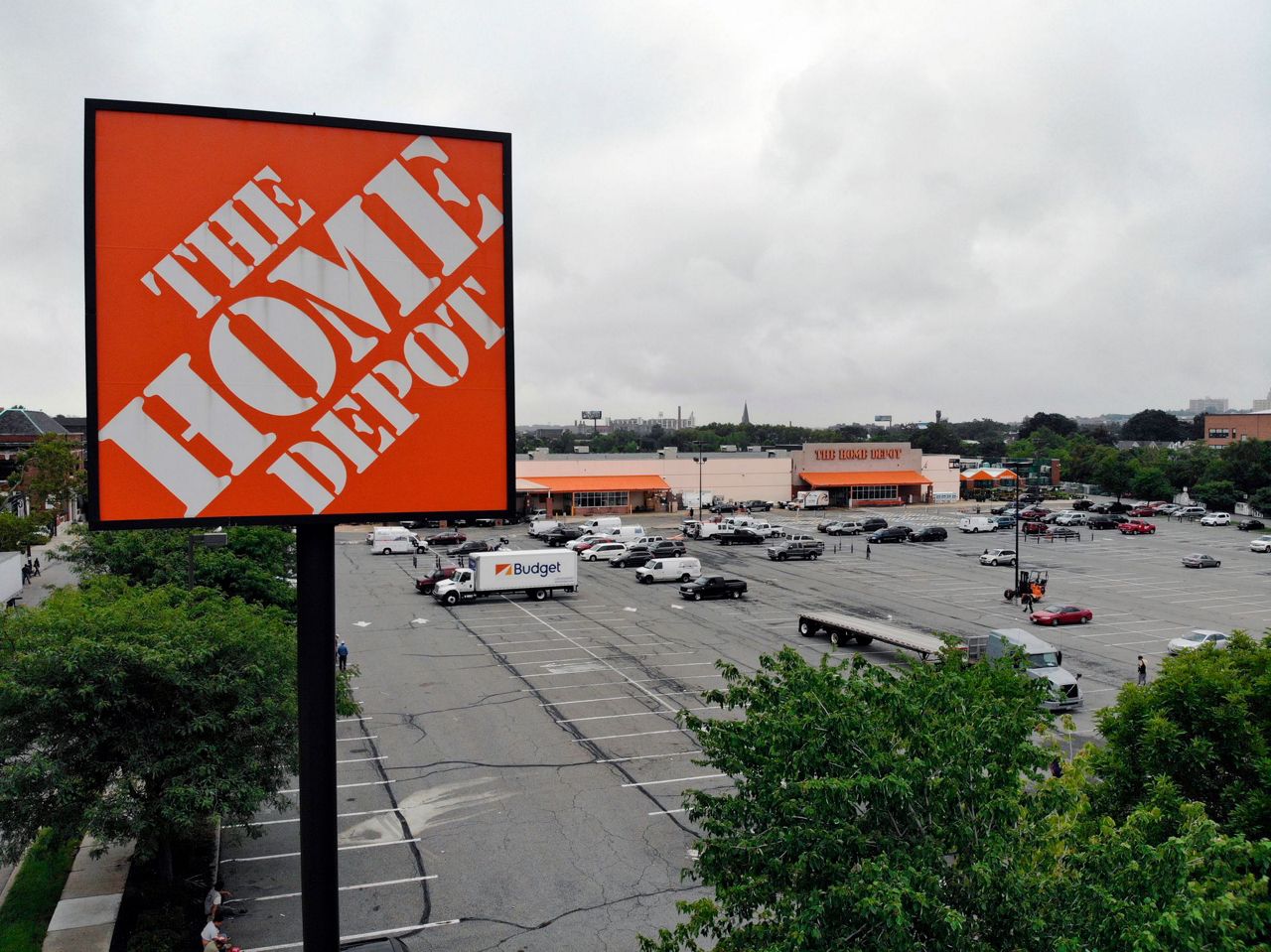 Coupon Duel: Home Depot vs. Lowe’s Discounts post thumbnail image